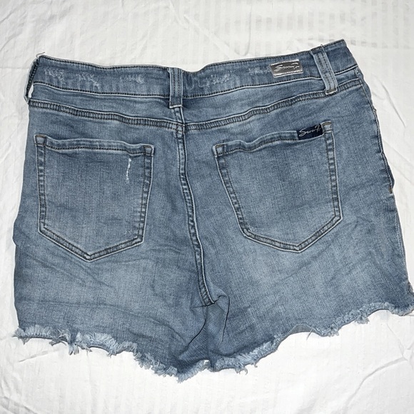 Size 8 Seven Weekend Short - Picture 2 of 5